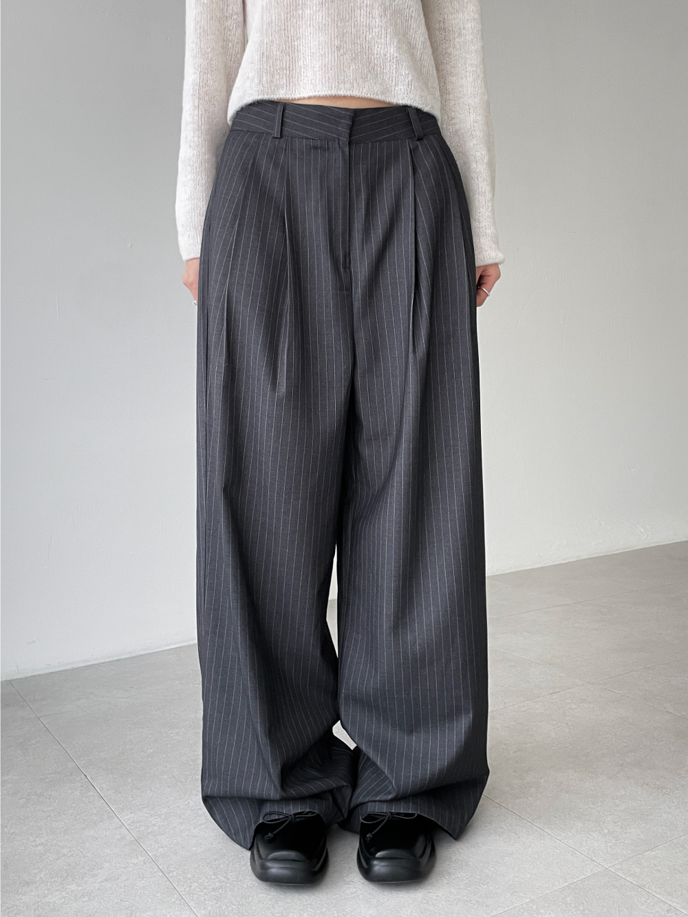 wide pin stripe slacks (2color)